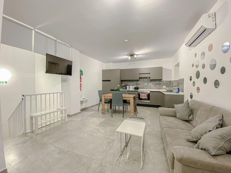 דירות Designer Duplex Penthouse In Floriana מראה חיצוני תמונה